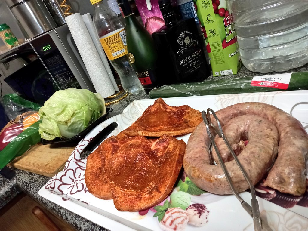 TboyMP's tweet photo. Friday at home is nice, angifuni ukungasho guys 🙈 unjani uLwesihlanu ngapho?🤣🤣 #FridayFeeling #FridayVibes #KitchenForeplay https://t.co/LlFVeeOJOK