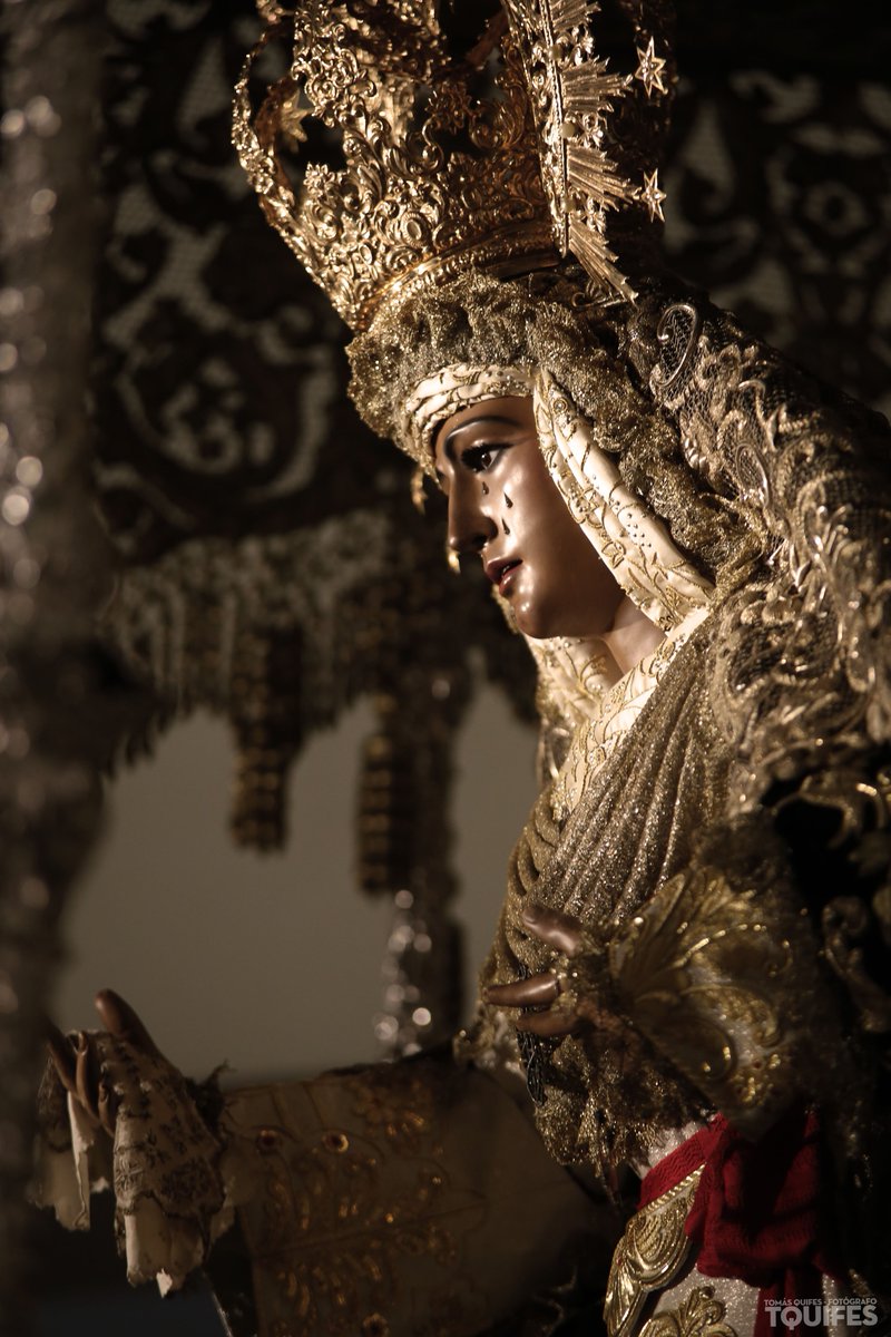 "A tus plantas, Señora
se arrodilla Triana"
📷 <a href="/TQuifes/">Tomás Quifes</a>