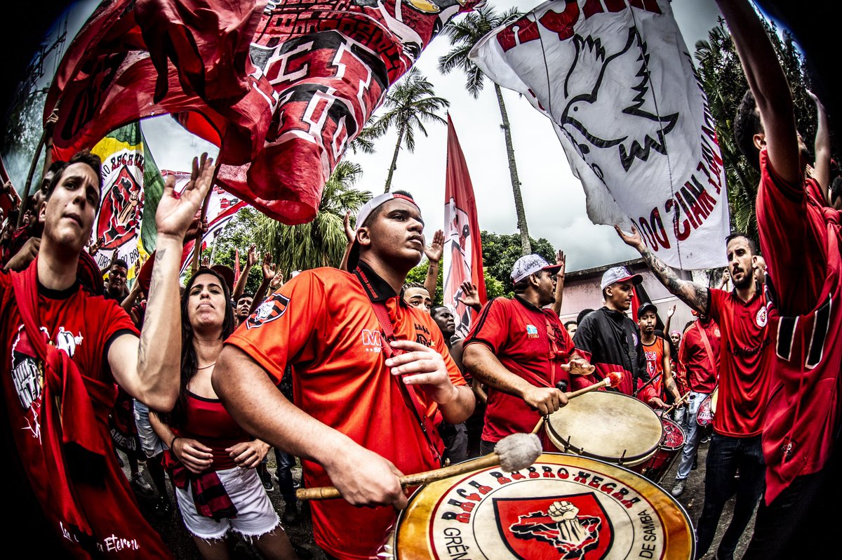 Flamengo's tweet photo. Coisa linda, Nação! Vocês são demais! O clima é esse aqui no Ninho! 💪❤️🖤

#VamosFlamengo

📸 @AlexandreVidal1 / CRF https://t.co/NQlxbG0U7h