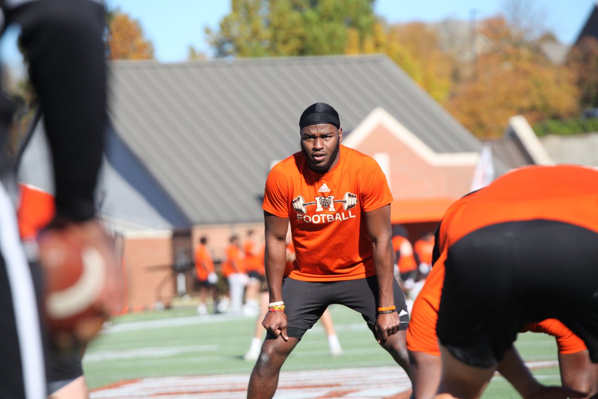 MercerFootball's tweet photo. Gettin' after it in warm ups💪 

#RaiseTheBar | #RoarTogether https://t.co/uNhdeorZeF