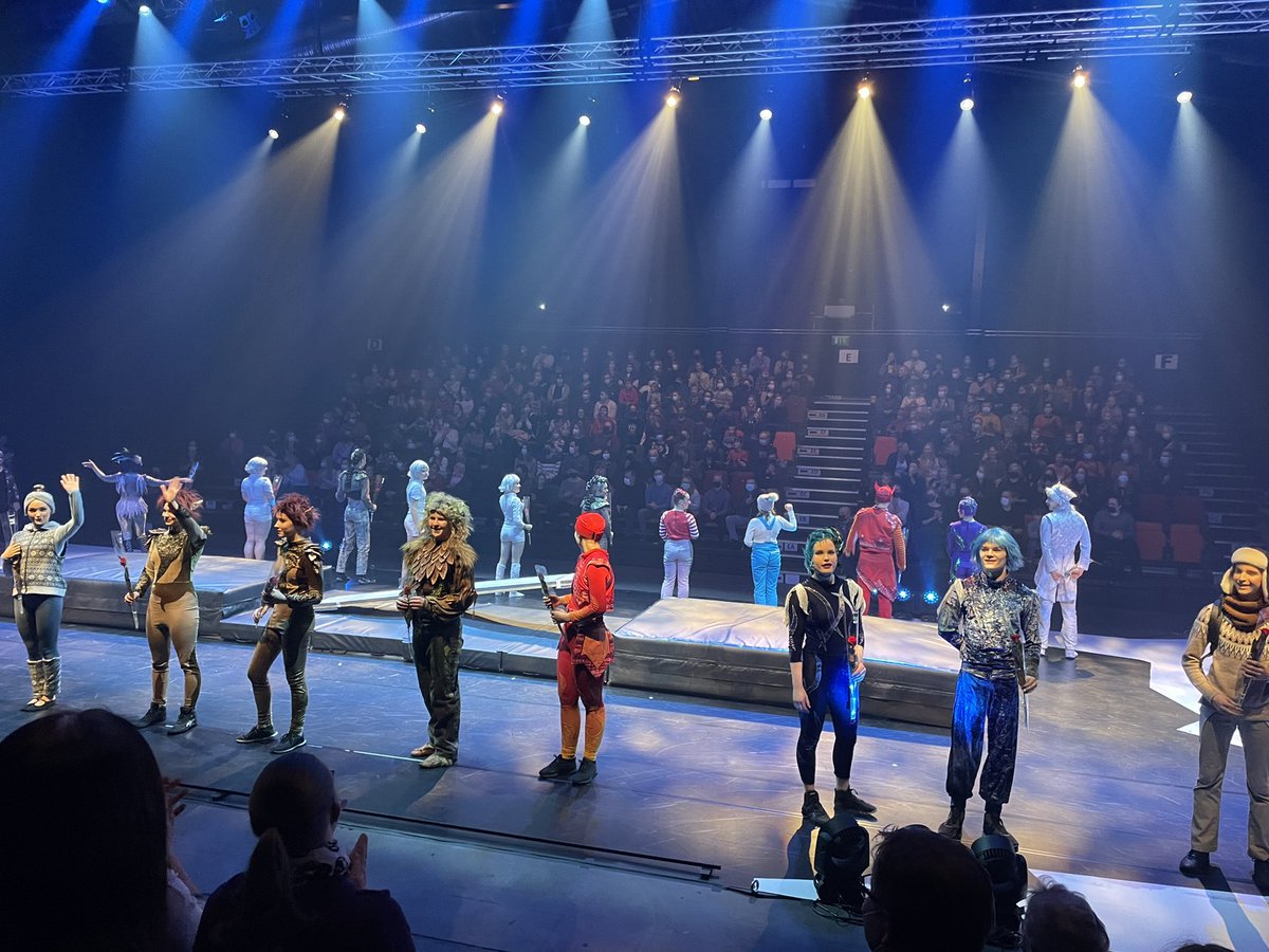 JLoukaskorpi's tweet photo. Huikean hieno ja taidokas esitys @SorinSirkus jälleen kerran. #Joulushow #Soilu oli upea ja valloittava fantasiatarina. Sorin Sirkus on ehdottomasti yksi Tampereen suurista kulttuurin kultakimpaleista. Iso sydän ja kiitos sirkustirehtööri Taina Kopralle. ❤️ #Tampere https://t.co/p801IfaWwB