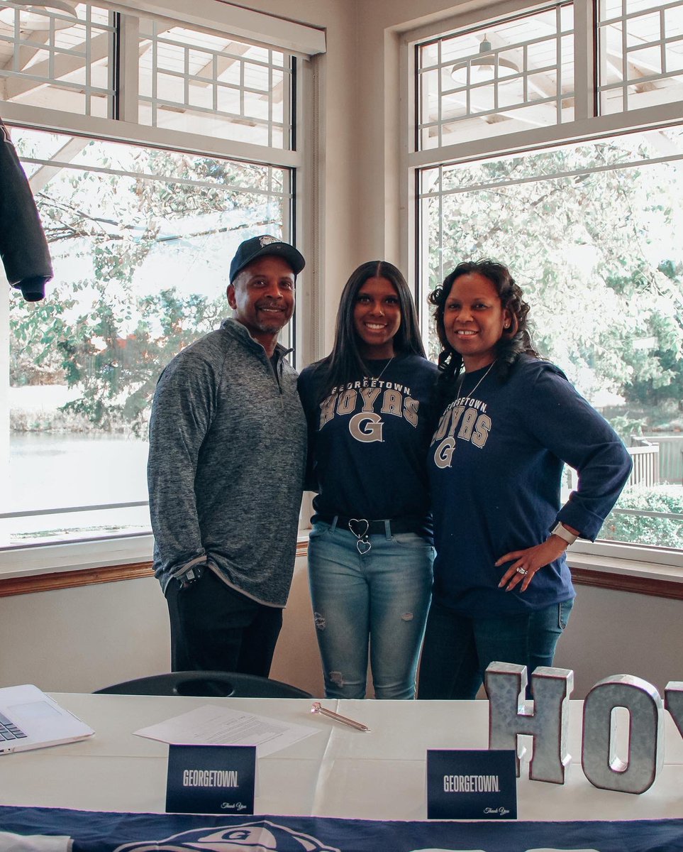 ModestiM621's tweet photo. Officially a Hoya!! Thank you to everyone who made my signing day so special!
@GeorgetownWBB @CoachHowardGU @14Sugar @CoachTajama @CoachGeckeler https://t.co/4kYRIc9Ccm