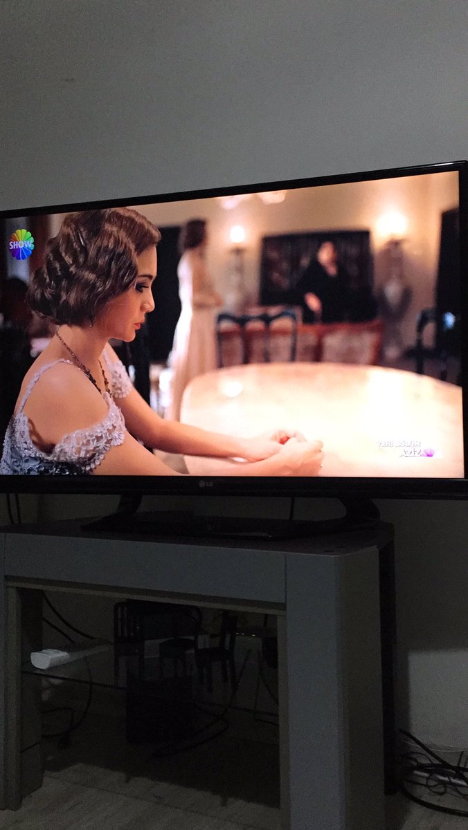 Türkiyenin en iyilerinin bir araya geldiği,izlerken gözyaşlarımı tutamadığım,en iyi dizisin 
#aziz