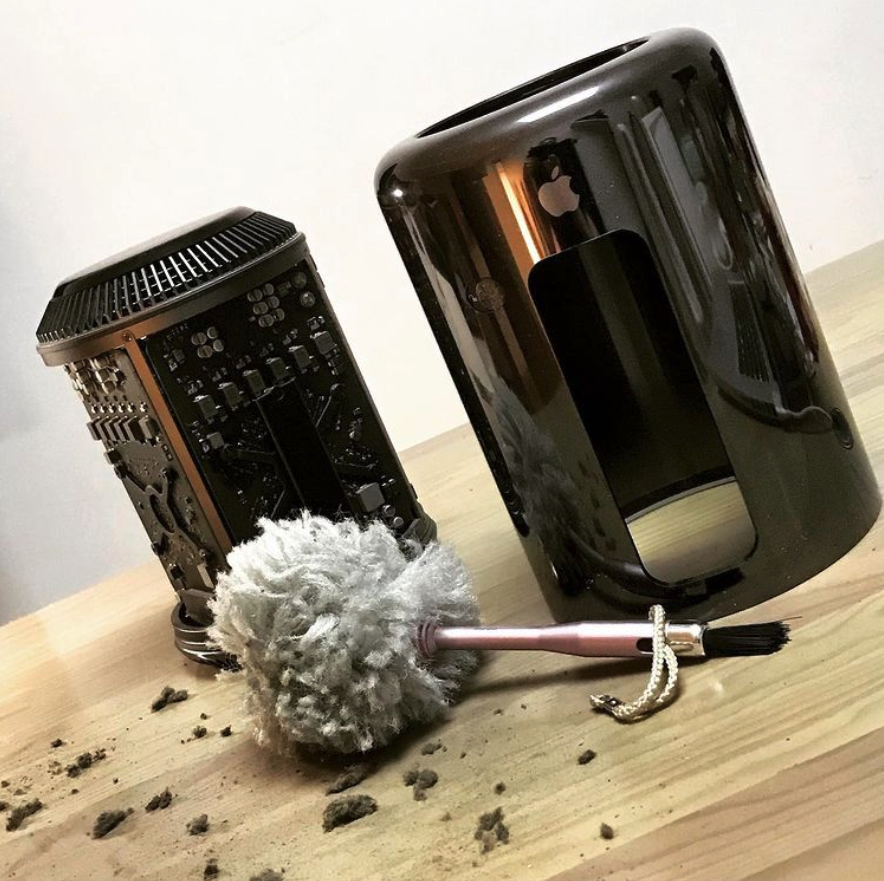 MichaelLuiMusic's tweet photo. Studio cleaning before year-end πΆβπ«οΈπ₯β¨οΈ
#getreadyfor2022 #macpro #quadcoreintelxeon #24gb
#apple #studio #musicstudio #producer #electronicmsic #trancefamily https://t.co/W9qKvsJIGP