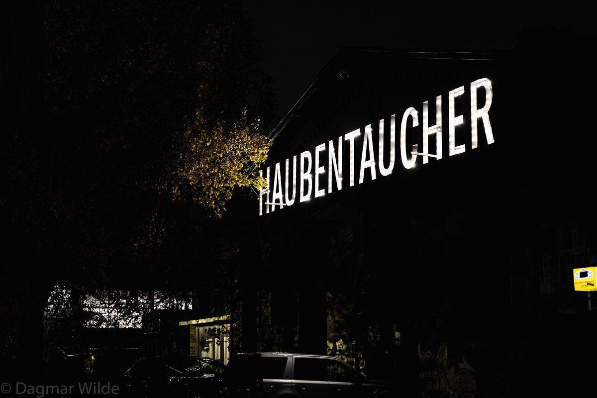 giesebrecht's tweet photo. Dark

#rawberlin #streetphotographer #streetclassics #nightshot https://t.co/bHJt8f6PAc
