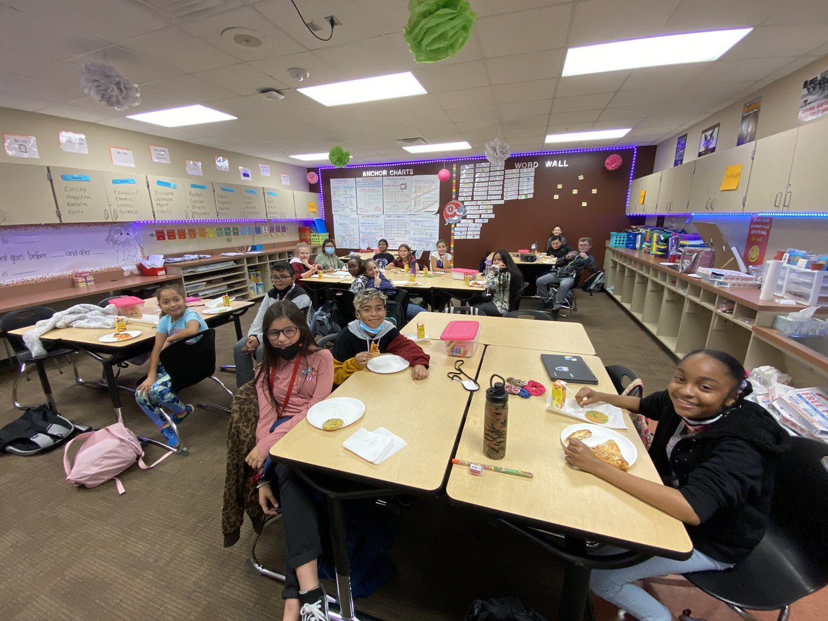 Multiplication Masters earned a pizza party! <a href="/mjendral/">ちゃん</a> #5thgrademath #wisdgreatness #tesbulldogs