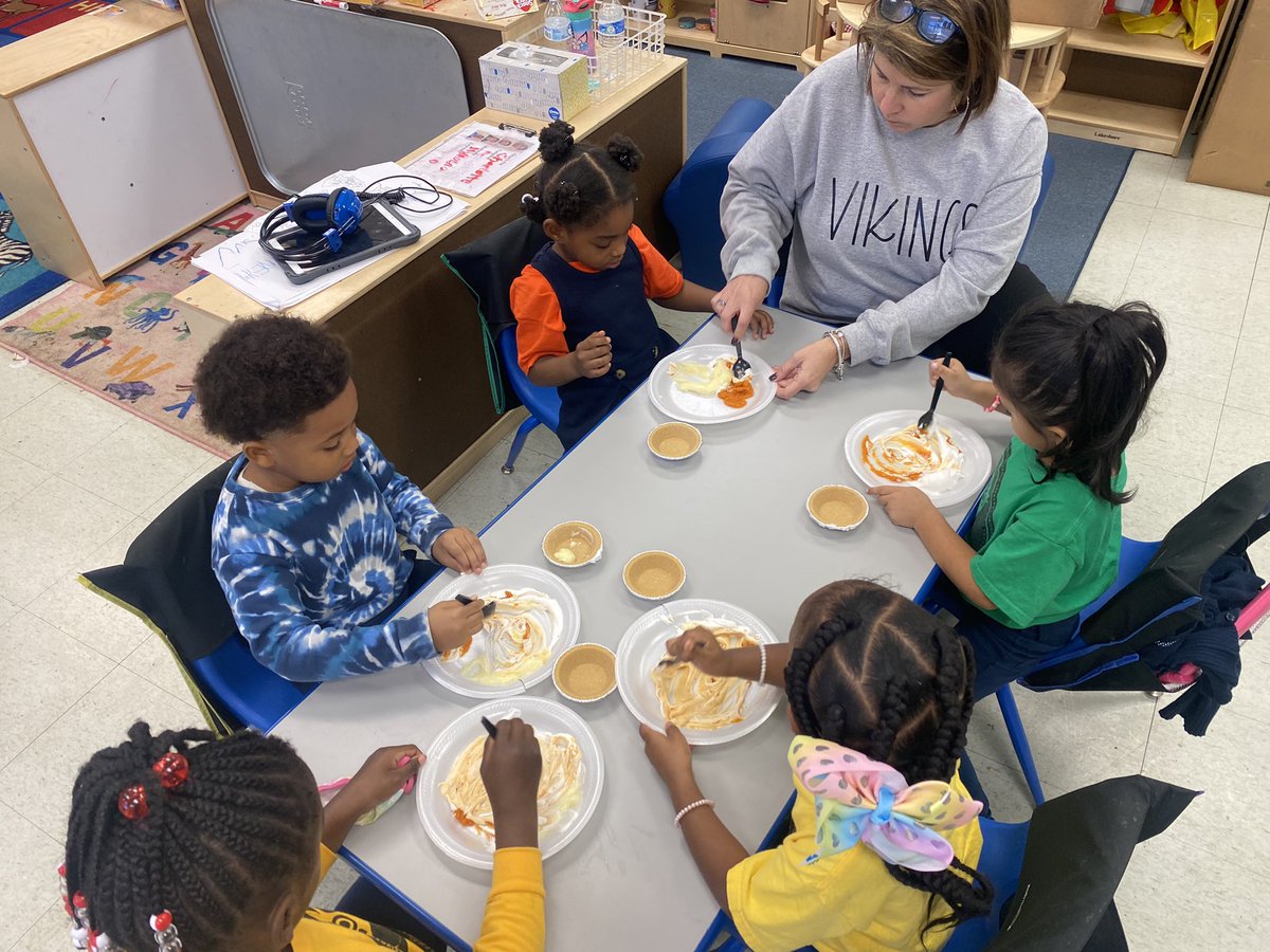 brittfillingim's tweet photo. Our Pre-K students made delicious  pumpkin pie this morning! @FondeElementary @MobilePublicSch https://t.co/ez2MxUAnJY