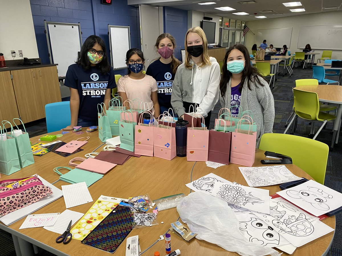 MullerApril's tweet photo. Genius hour students are putting finishing touches on their projects. Some Ss are donating activity bags to the Children’s Hospital, learning to bake layered cakes, and building rockets. @LarsonMS https://t.co/TeVxnVoswp