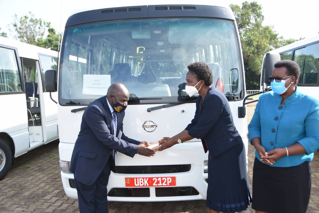 MoESWorldBankUG's tweet photo. The First Lady and Minister of Education and Sports today handed over 17 Motor vehicles to 13 TVET Institutions through the #USDP. They included nine 30 seater buses, one mini bus and seven double cabin pick-ups.#TVETReformsUg.@andywalkerUG @TVETuganda @WorldBank @KomugishaOlivia https://t.co/4VAfoepeuF