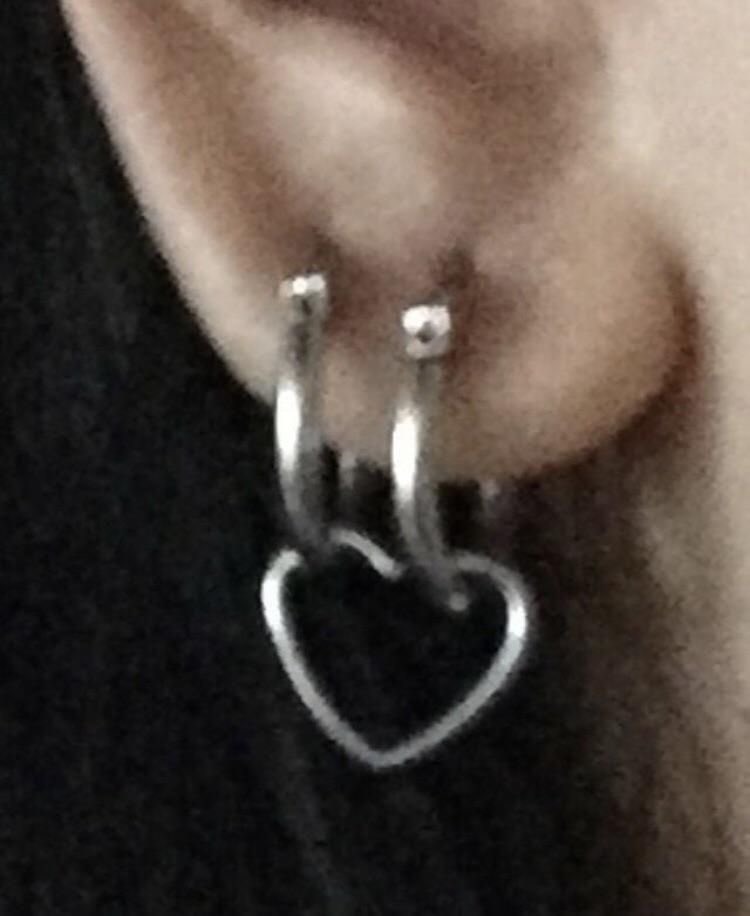 cupidcore_'s tweet photo. piercing hearts https://t.co/tAJ42TMmWm