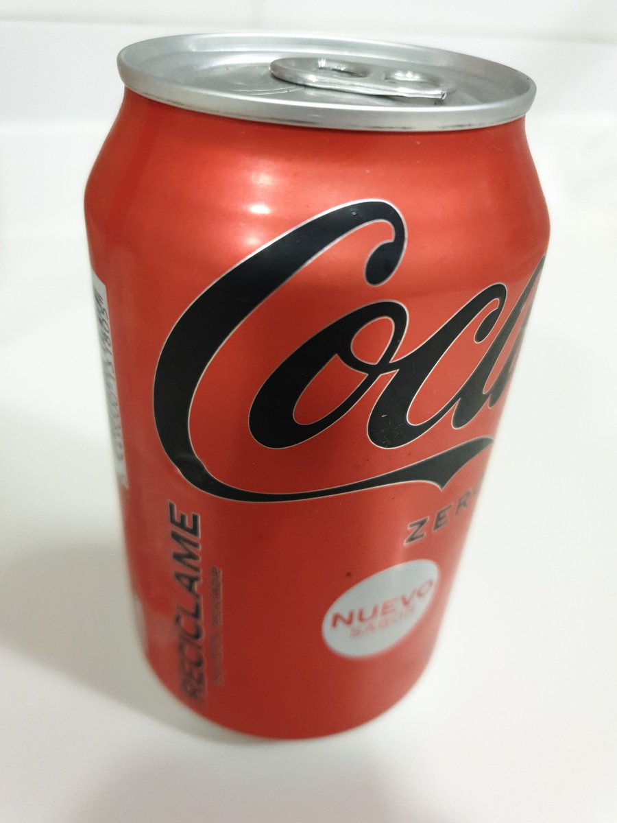 NatillasKaupas's tweet photo. Estoy más perdido con los códigos de colores de las variantes de @CocaCola que mis padres con los planes de estudio de sus nietos. Y si lo dejan ya como está y nos acostumbramos de una p# vez? La zero de negro entera iba bien #cocacola #cocacolazero #cocacolazerozero https://t.co/fvppt7hmqq