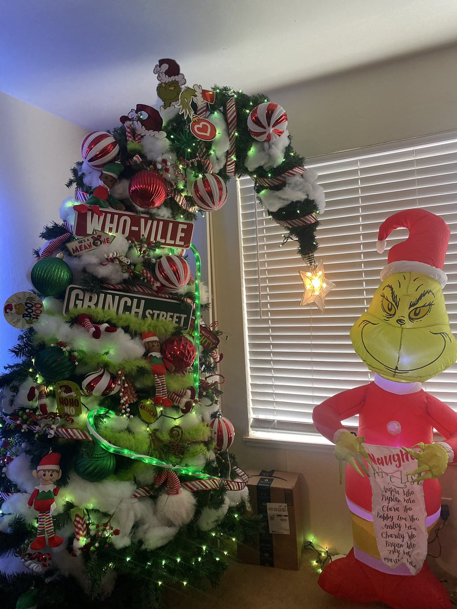 SamoanBliss's tweet image. My Grinch Tree is complete😍