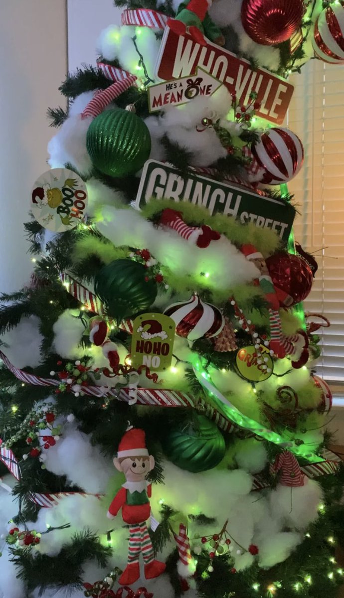 My Grinch Tree is complete😍