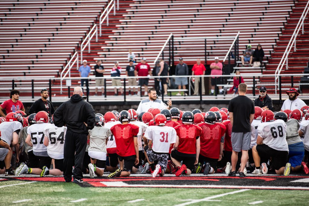 CoachLeeBlank's tweet photo. At our 2019 Middle School Pads Camp, our 7th, 8th, &amp; 9th graders practiced what it would be like to win the Gold Ball. We wanted them to believe. Tonight, those boys are playing in the Semifinals for a trip to the State Championship game. Never underestimate the power of belief. https://t.co/Yq7Kfw6KlS