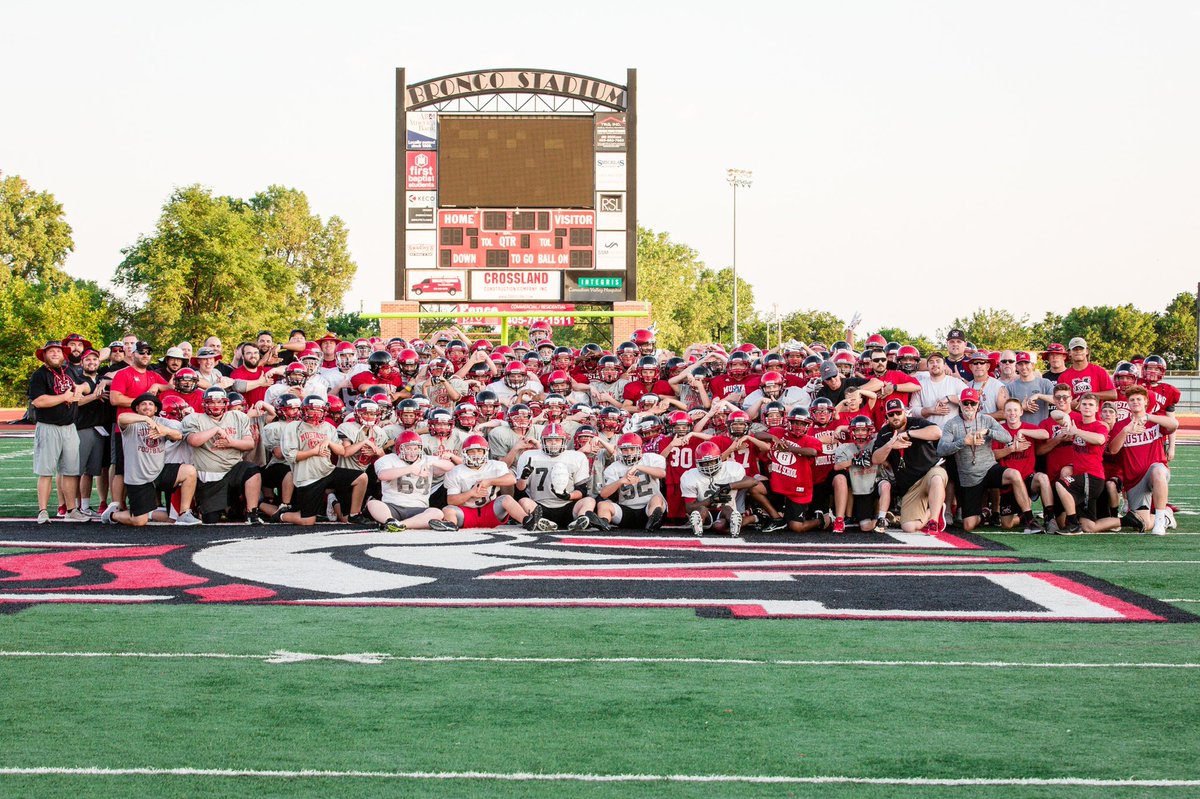 CoachLeeBlank's tweet photo. At our 2019 Middle School Pads Camp, our 7th, 8th, &amp; 9th graders practiced what it would be like to win the Gold Ball. We wanted them to believe. Tonight, those boys are playing in the Semifinals for a trip to the State Championship game. Never underestimate the power of belief. https://t.co/Yq7Kfw6KlS