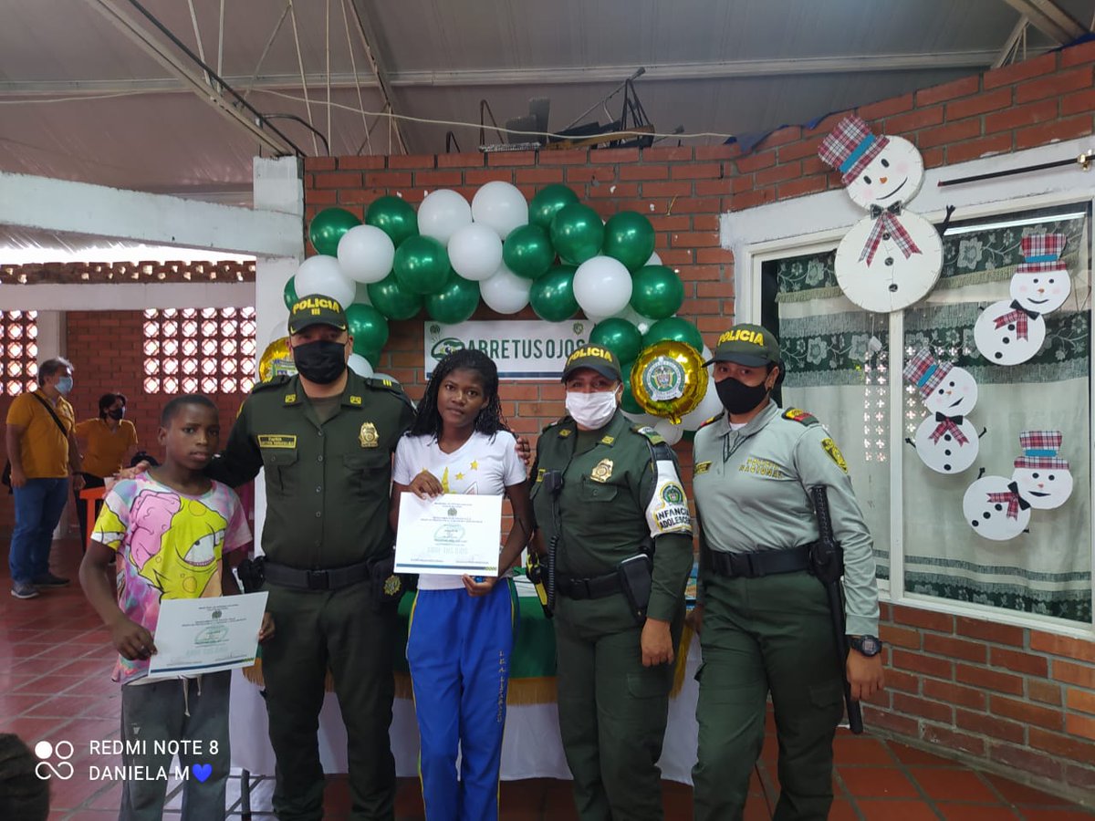 policiasbiensud's tweet photo. #UnPro Palmira realizó clausura del programa #AbreTusOjos con  jóvenes y adolescentes módulo 5 con población del barrio villa del rosario.  #Emprendimiento https://t.co/7YHgrggqzi