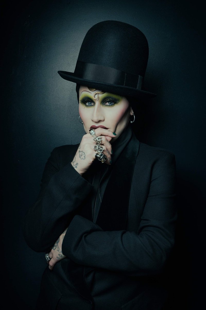 Backstage pre show snap by the wonderful <a href="/scottchalmers/">Scott Chalmers</a>