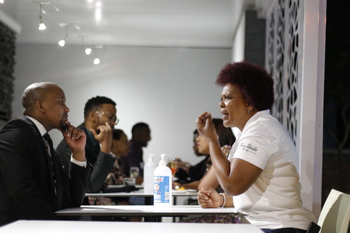 motsoeneng_bill's tweet photo. IN SESSION: You have 2.5 minutes to Connect to the person across the table and Share cutting-edge Ideas.
#MBASpeedNetworking #Networking #MBAInc #social https://t.co/Rz0LTlsDx8