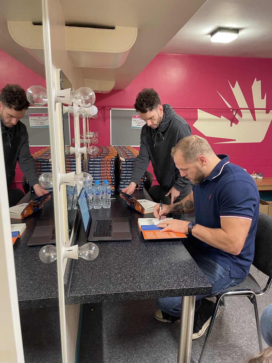 warwick_books's tweet image. At least 3 of us were working!! That was a full squat for each signed book so I know I had a cheeky little work out as ⁦@jameshaskell⁩ is a signing machine 💪🏼 #getyoursweaton #RuckMe ⁦⁦@IndieThinking⁩