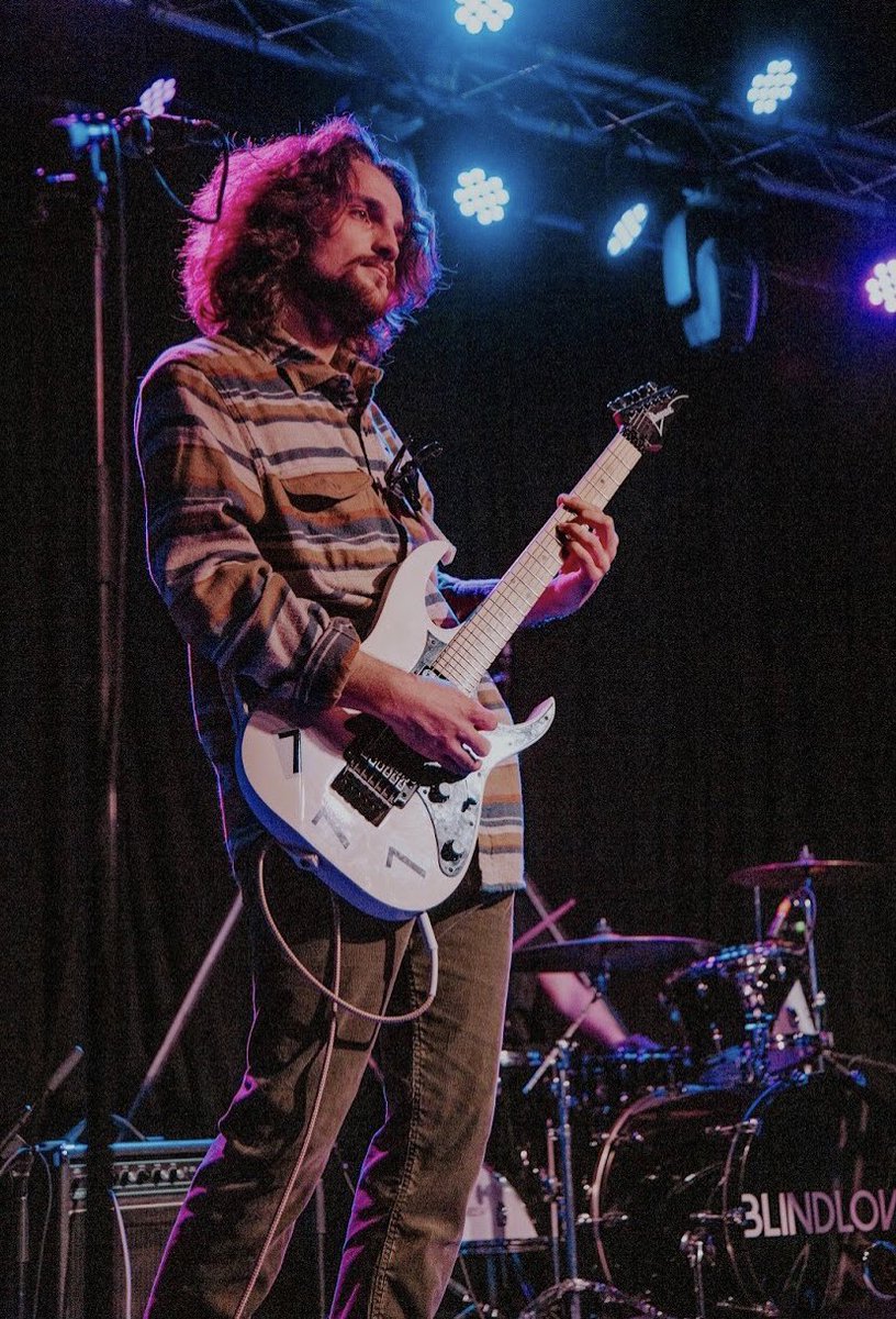 defmoemusic's tweet photo. The Metro 11/10/21 📸: @skyvlowe and @ness_holt017 https://t.co/HbLwrnkhX1