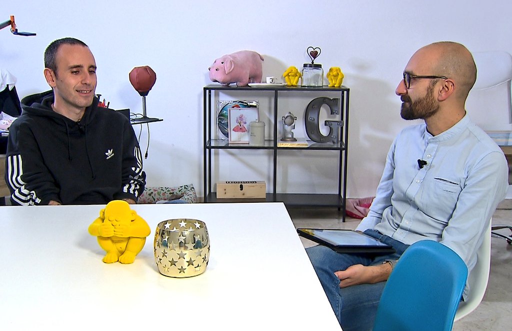 "Abbiamo l'esclusiva (tv)!"
Domani, sabato 20 novembre, alle 3 sul 3 mandiamo una chiacchierata con <a href="/zerocalcare/">zerocalcare</a> sulla sua serie #strapparelungoibordi

Poi la versione estesa su ogni mezzo disponibile. Ve la troverete anche in frigo. Io la consiglio accompagnata da una birretta.