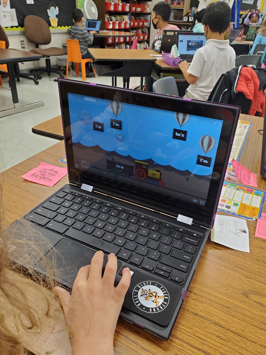 BbesFirstGrade's tweet photo. "This is seriously literally SO fun" said a first grader when reviewing contractions. #firstgrade #arcade #reading #learningcanbefun @BallsBluffLCPS https://t.co/gwDhpm8YQK
