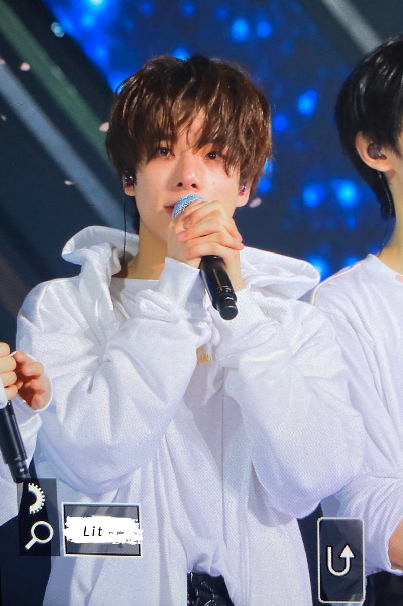EnhyHeeseung20's tweet photo. #to_jake I feel you jake because we also lost our father,he was stabbed in the side and he never made it to the hospital alive and the one who killed him was not caught either😭 stop crying jake 😭 everything's gonna be Ok iloveyou ❤ https://t.co/1MPSqvGTBj