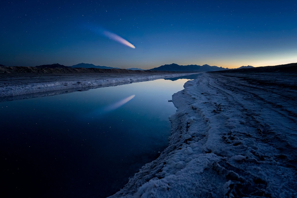 DaveKochPhoto's tweet photo. Comet Neowise at the Flats
Nikon D810 ISO64 ƒ/14 .6sec 20mm
#CometNeowise #Comet #neowisecomet #Neowise #nightscape #nightsky #saltflats #DaveKochPhoto #desertsouthwest #beUtahful #wowutah #werutah#visitutah #Utah #UtahDesert #desertlife #utahisrad #utahphotographer #igutah https://t.co/iMzJIM9lqY