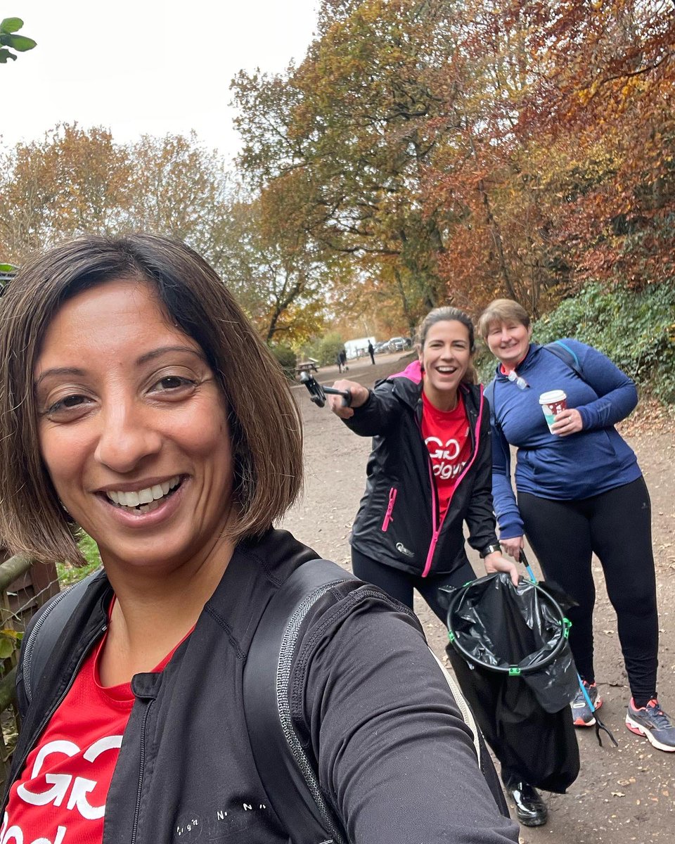 GoodGymSlough's tweet photo. Walking, talking and litter picking. A lovely community mission this morning at Black Park. A bagful of rubbish whilst walking 5km.. win win 🏅 #gooddeeds #adoptapatch @BCCountryParks https://t.co/sv9ervq1uj