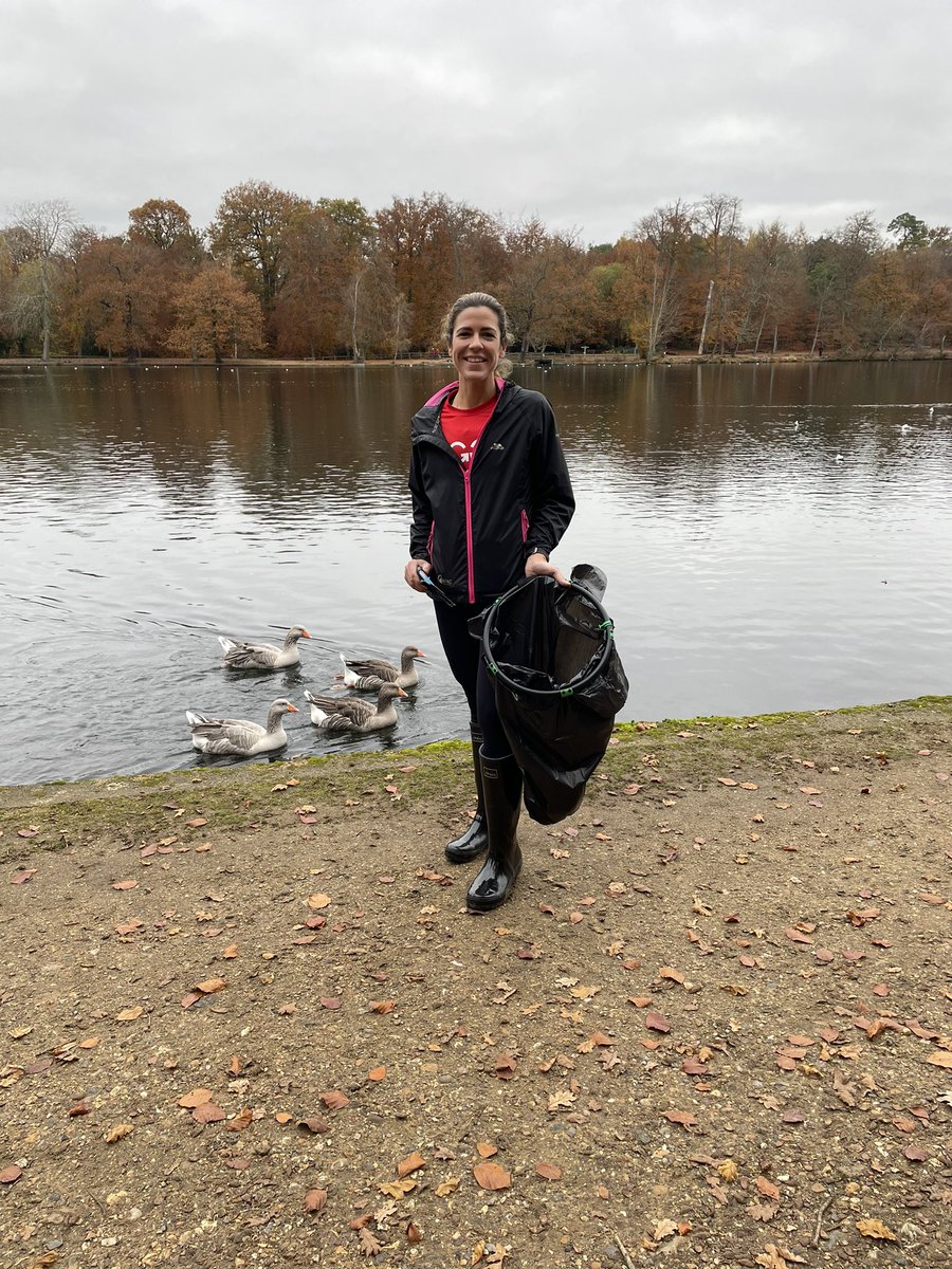 GoodGymSlough's tweet photo. Walking, talking and litter picking. A lovely community mission this morning at Black Park. A bagful of rubbish whilst walking 5km.. win win 🏅 #gooddeeds #adoptapatch @BCCountryParks https://t.co/sv9ervq1uj