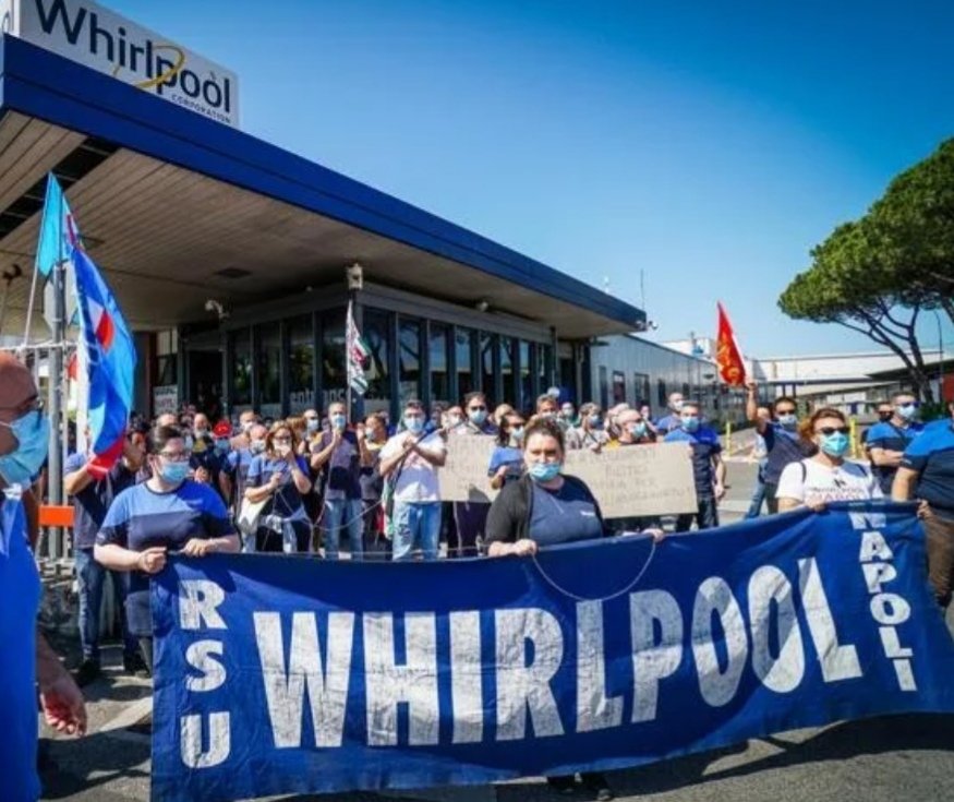 Dip_Comun_irl21's tweet photo. @MarcoPianini, @lisa_pulcini e @rositapisano_ hanno invece iniziato ad analizzare il caso Whirlpool di Napoli con:
- Descrizione dell'azienda
- Timeline
- Attori principali
#IRL2021 https://t.co/UolMaxhWNU