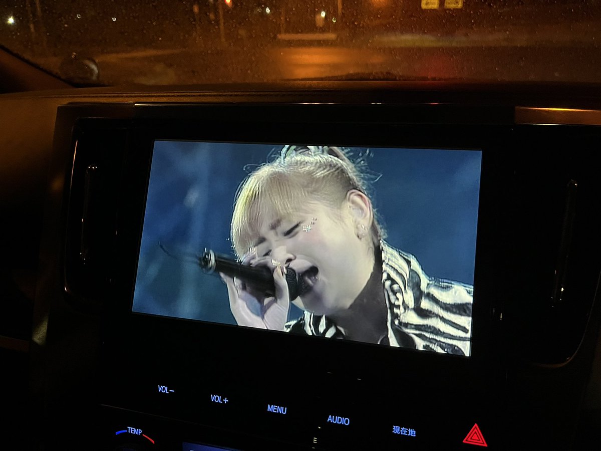 hiro077121's tweet photo. 2000年の浜崎あゆみのLIVEのDVD！
懐かしくてレイヤードサウンド搭載の車内で上映中！
この頃のあゆかわいいなぁ！
#浜崎あゆみ
#ヴェルファイア
#layeredsound https://t.co/QIc2YtcrpT