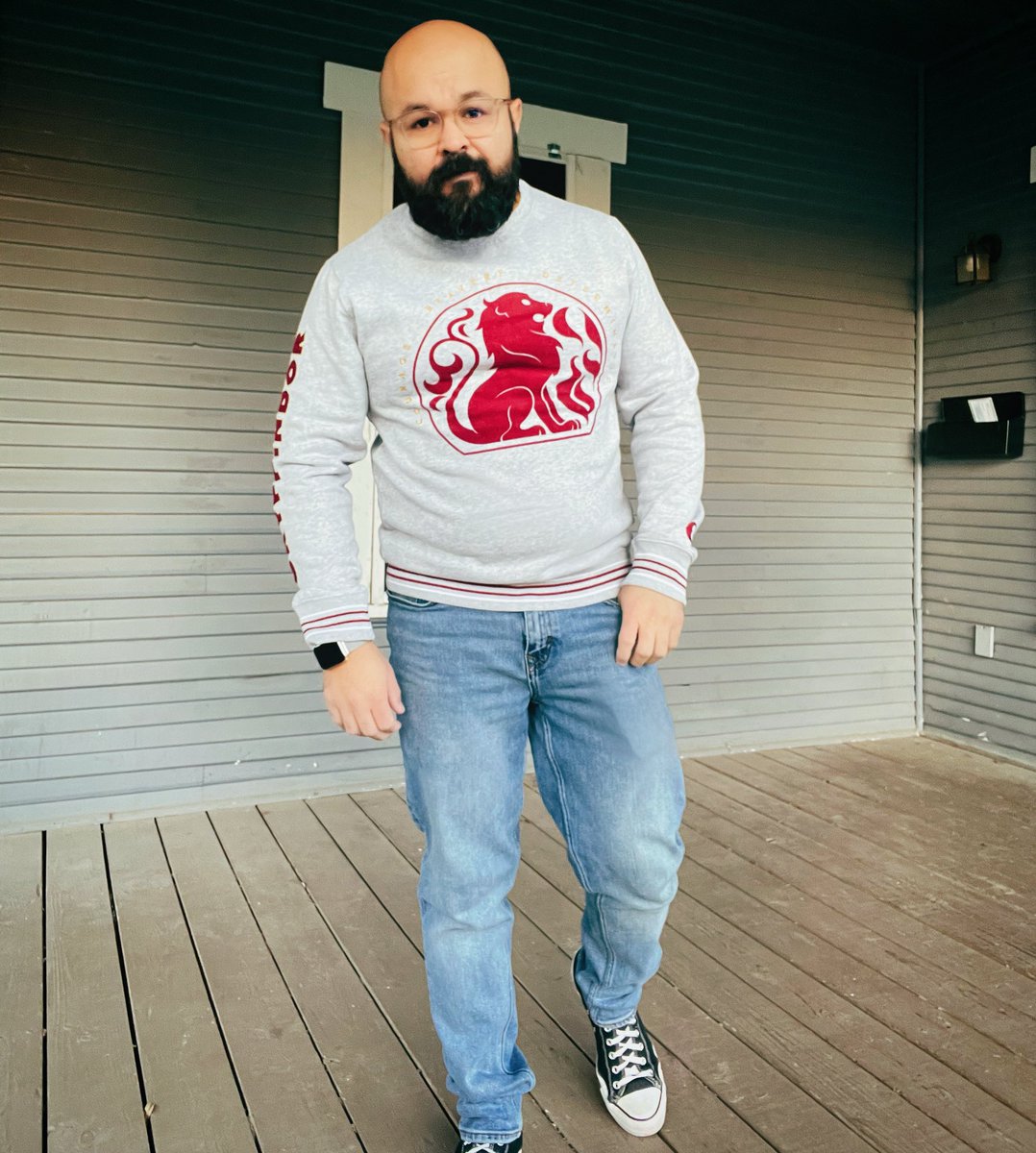 jpizano's tweet photo. Representing House #gryffindor 🦁 #potterhead #librarians #librarylife https://t.co/WFrZ6Eovg0