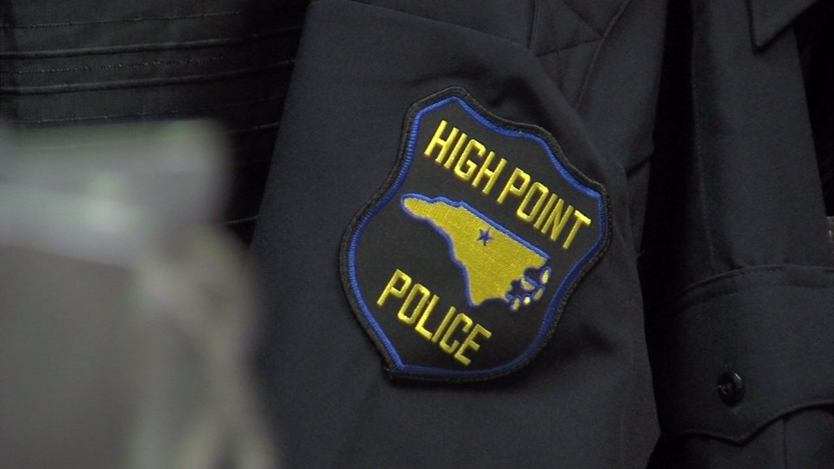 myfox8's tweet image. Juvenile arrested for possession of stolen gun, attempted murder; over $10,000 seized from High Point apartment trib.al/9wgRJTy