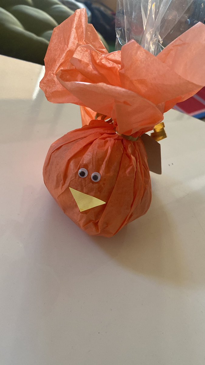 MollyRobb5's tweet photo. Thank you @mwalski for the cute fall treat! 😉 https://t.co/hndNj9PJkI