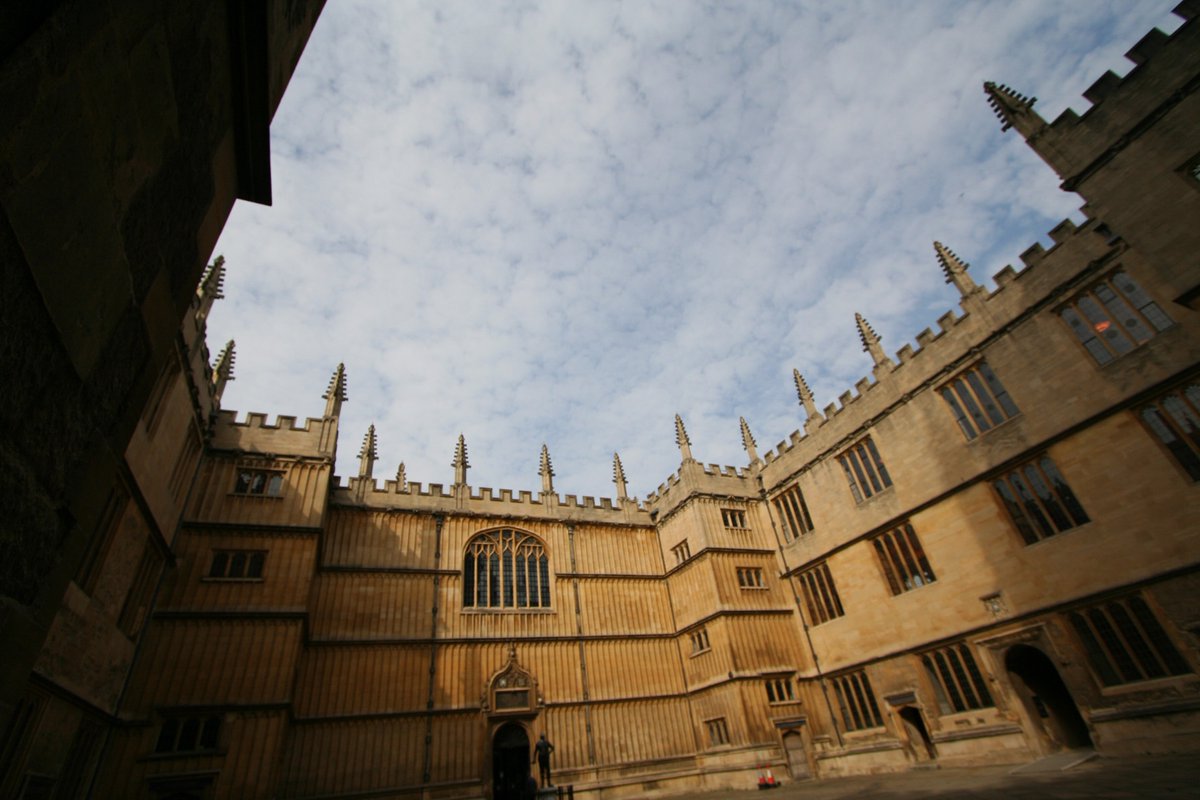 bodleianlibs's tweet photo. And we're out! We're at the Old Bodleian, where it all began.

Since Thomas James (appointed by Bodley in 1599) there have been 25 Bodley's Librarians. 

The 24th, Sarah Thomas was the first woman - and American - to serve in the role, from 2007.
#Bodopoly https://t.co/oJ6puVRmjs