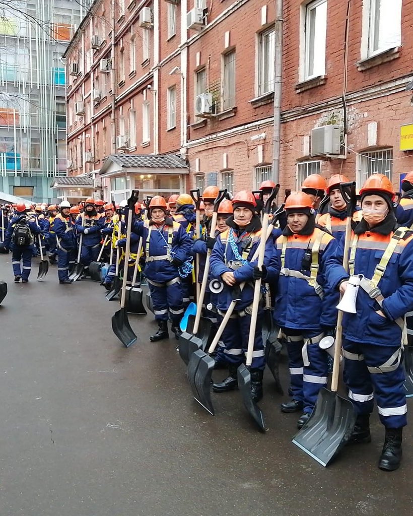 В Мещанском районе прошел смотр личного состава ГБУ «Жилищник». Данное мероприятие проводится с целью проверки укомплектованности техникой, спецодеждой, инвентарем, а также для проверки документации. facebook.com/10000889263315…