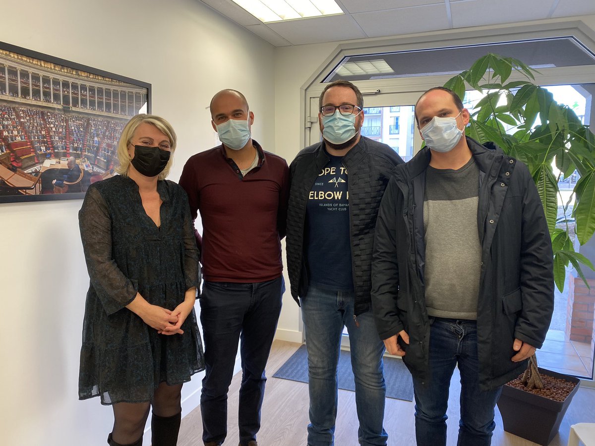 stephanie_rist's tweet photo. Échange avec les Infirmiers Anesthésistes Diplômés d’État #IADEs du @CHR_Orleans à ma permanence, sur la nécessité de faire évoluer leur statut. https://t.co/gwupnTkjE2