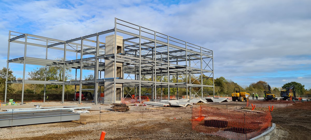 ESCUK1's tweet photo. Blue sky on site in Bedford last week as we had the chance to see the fantastic progress being made on the new @FUJIFILM_UK HQ with the steel frame very nearly complete! @Graftongate #BCRInfinityArchitects @bwbconsulting @MCSGroupLtd @TrinityPCLtd #engineeringdifference https://t.co/9fJi6yDcej