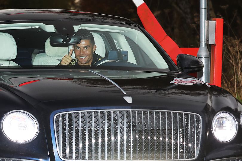 DeadlineDayLive's tweet photo. 🚨 Cristiano Ronaldo has been complaining to former Manchester United teammates about how things have been going under Ole Gunnar Solskjaer this season, comparing them to the good old days.

(Source: Independent) https://t.co/OKTj3cZzPF