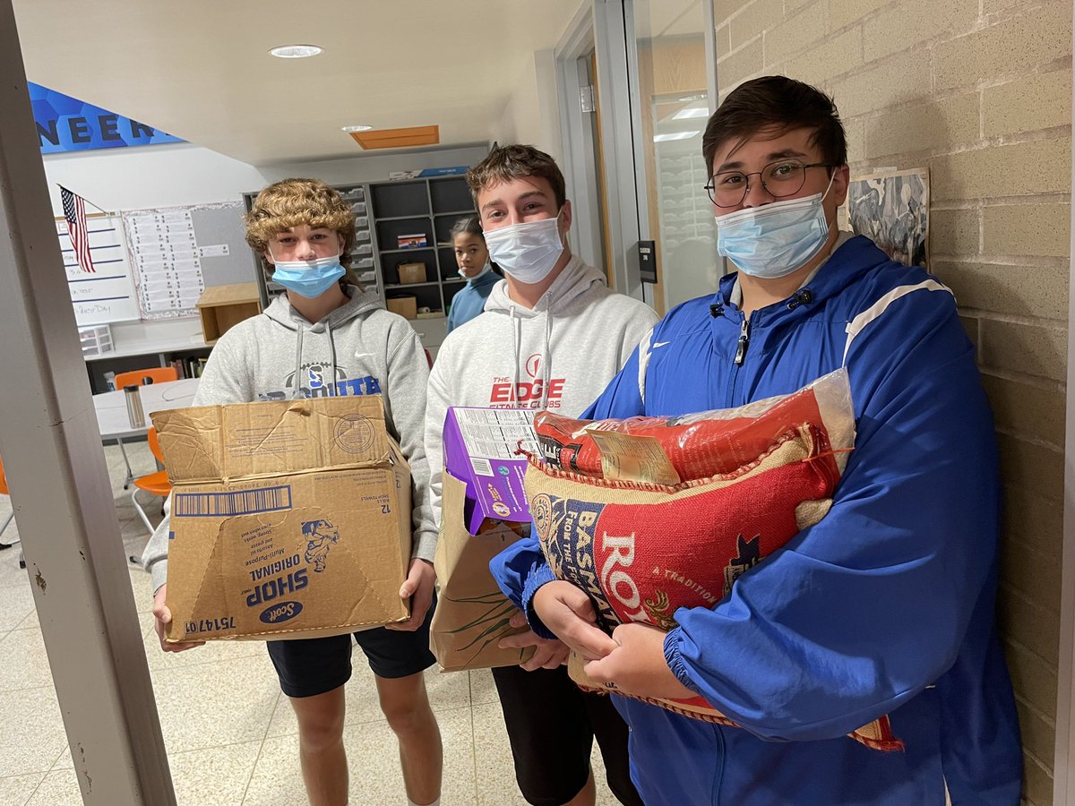 CBUnamiMS's tweet photo. And the food drive donations keep coming…way to go, Unami! #WarriorStrength #UnamiPride https://t.co/kP5lYiuVO4