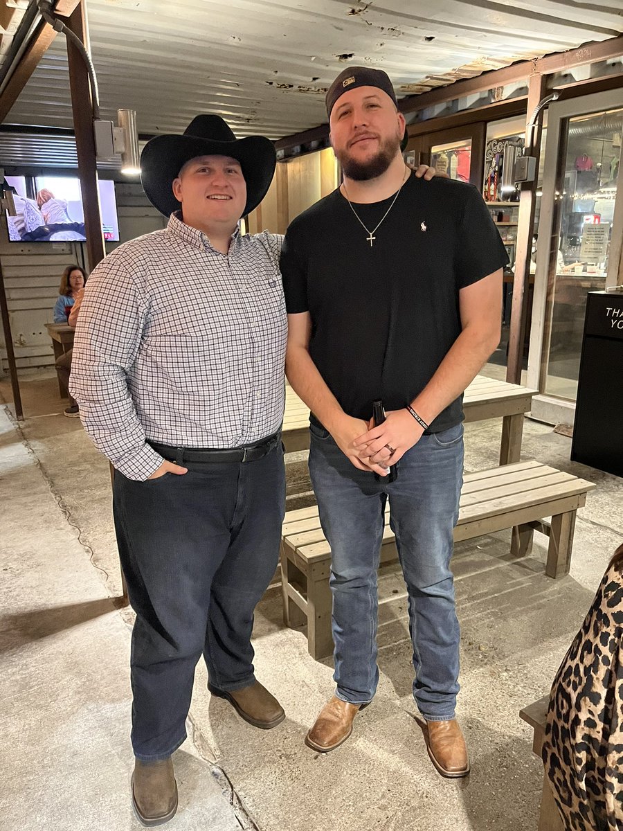jheath_70's tweet photo. 2 OG’s we love you Lukieeeee! @lukecombs https://t.co/2yPPEqj4ev