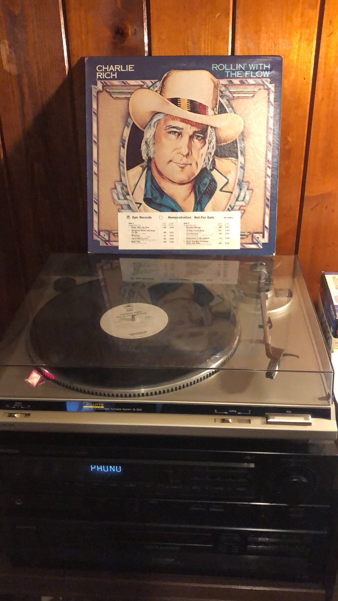 vinylvanity1's tweet photo. Charlie Rich - Rollin’ With The Flow https://t.co/LXCPlXKUBo