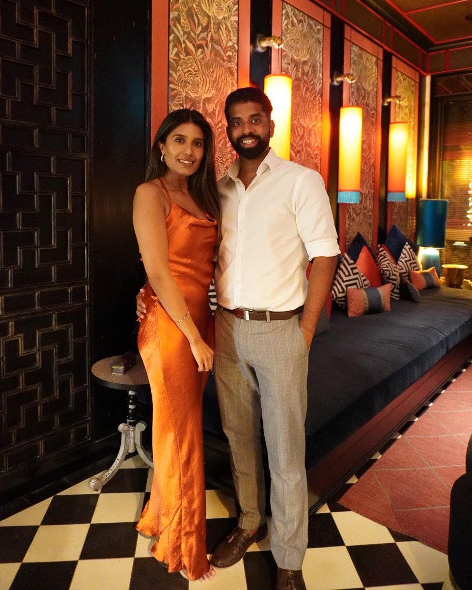 That smile and that dress 🧡☺️ #holidayblues #NSFooptrints #mydubai #unitedarabemirates #dubailife #visitdubai #dubaicity #passionpassport #stayandwonder #traveldreamseekers #dubaistyle #dubaidiaries #visitdubai #dubaivibes #holidaysdubai #dubaiview #paithaidubai