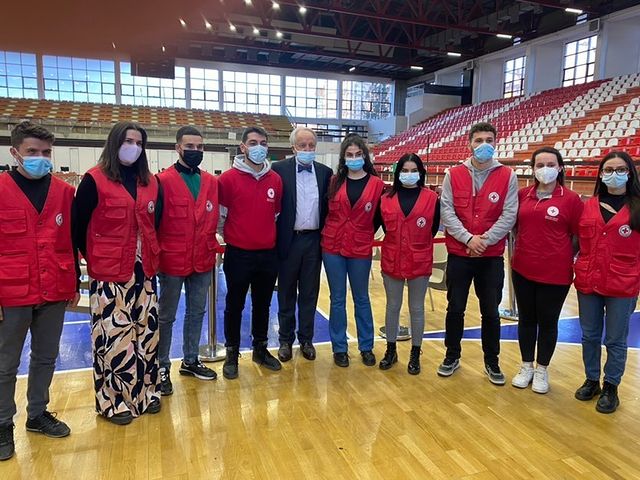 RedCrossKosova's tweet photo. Minister of Health Dr. Rifat Latifi, met today the volunteers of the Red Cross of Kosova at the Vaccination Center.

He thanked the volunteers for their work, at the same time stressed that he recognizes the importance of the Red Cross and said that he is proud of the volunteers. https://t.co/uAJHezEzSI