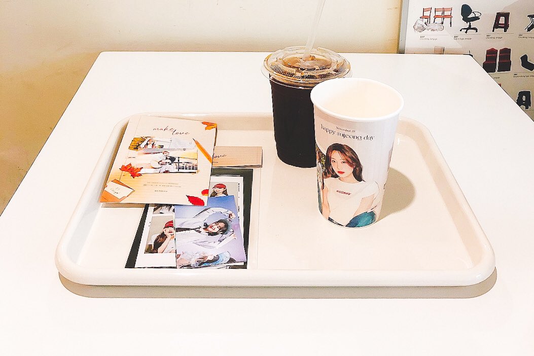 caffyein's tweet photo. #러블리즈 #류수정 
#얘두라_수정이_생일이다
@ALL_FOR_RYU

카페가 이곳저곳 예쁘게 꾸며져 있으니 꼭 가보세요❣️ https://t.co/Rd3X6wjSXx