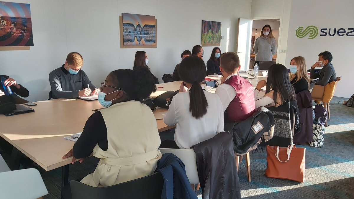 [<a href="/InnovAvenir/">InnovAvenir</a> Coaching numérique pour optimiser la recherche de son 1er emploi💻]
Echange autour de la bonne maîtrise de sa e-réputation avec les participants et participantes du dispositif #100Chances100Emplois. Merci à eux et aux acteurs mobilisés @suezFR <a href="/COACHINGAxSyon/">Coaching AXSYON</a> !