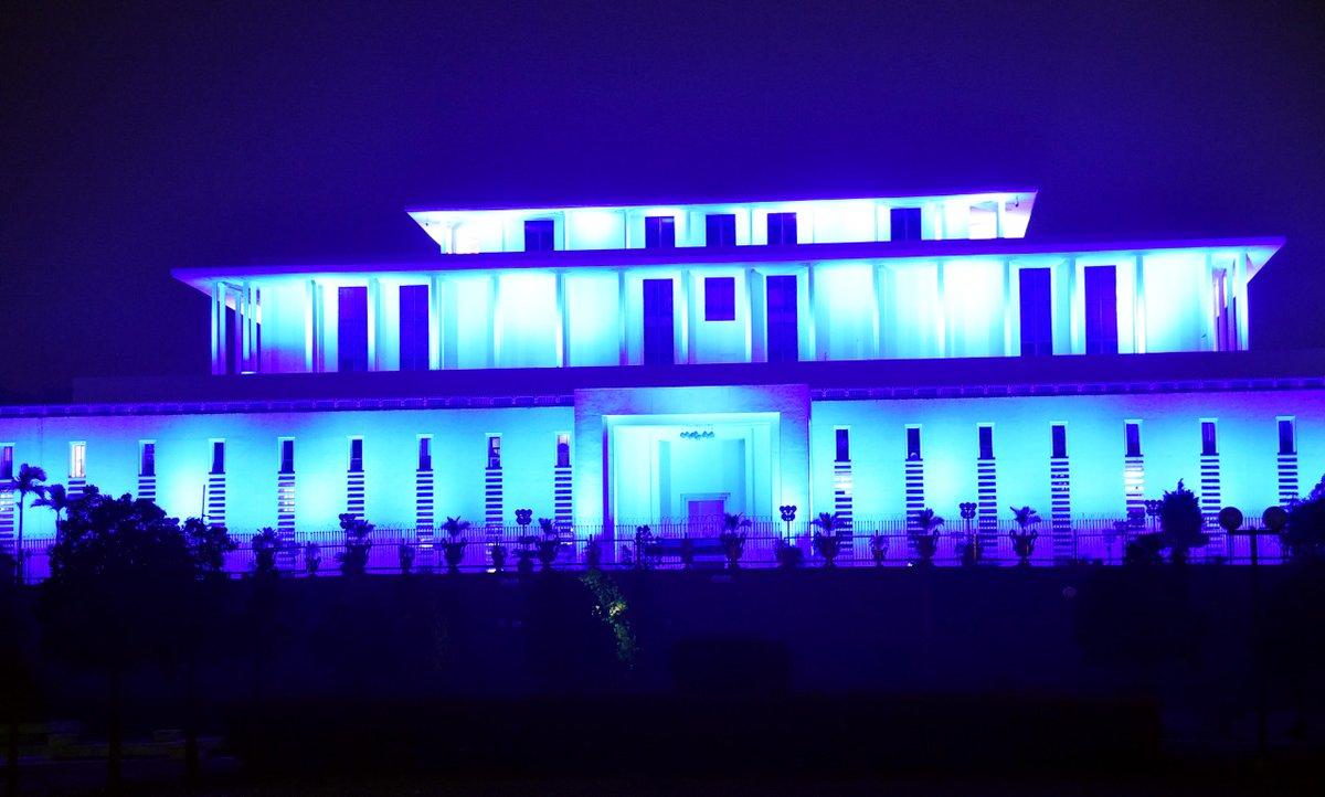 🇵🇰 Aiwan-e-Sadr's building is hued blue in connection with #UniversalChildrensDay falling on  20 November 2021.