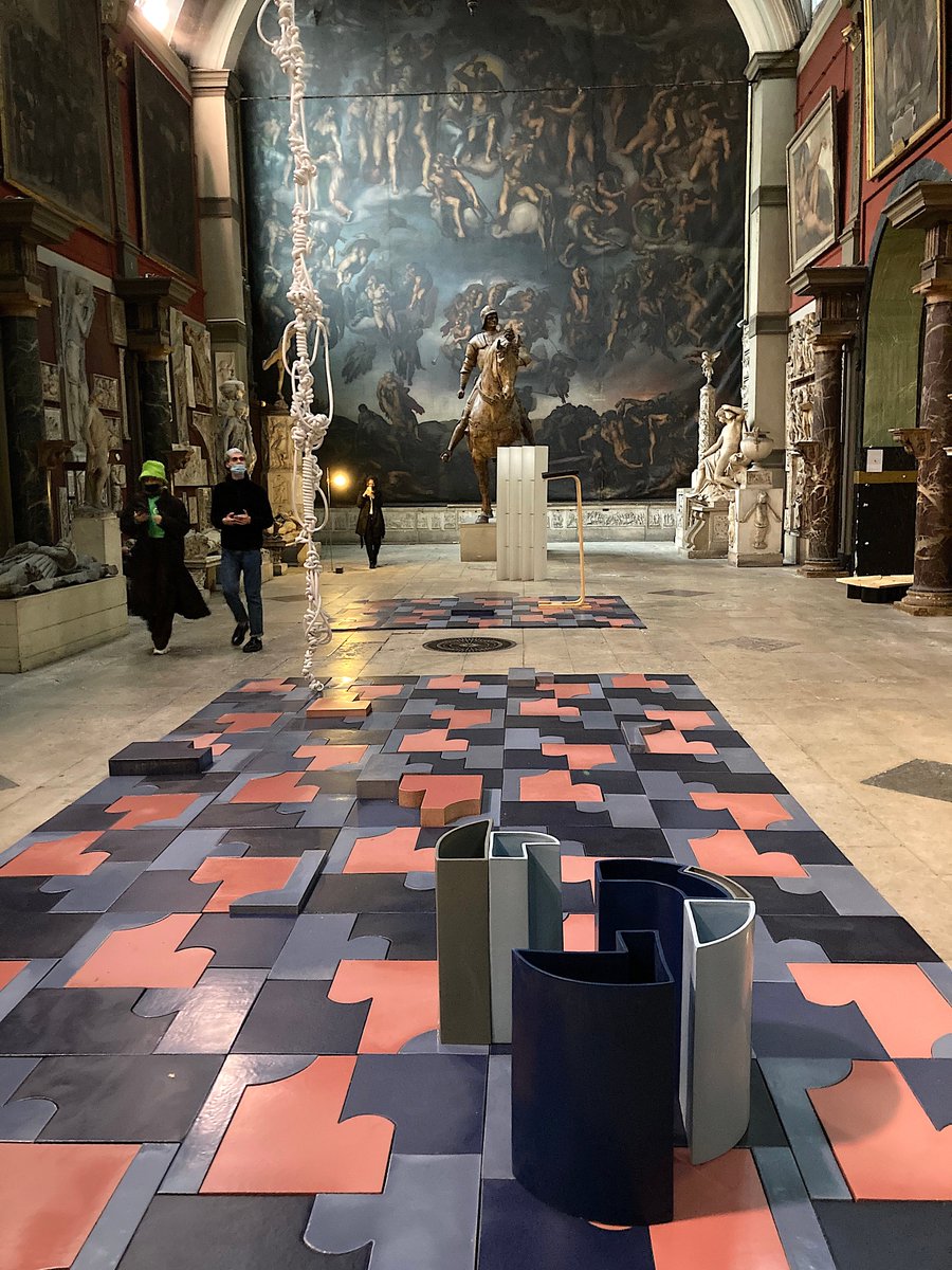 Visite de l'exposition #leonorantunes des <a href="/beauxartsparis/">Beaux-Arts de Paris</a>  et @FESTIVALAUTOMNE  avec les terminales SPE arts plastiques du <a href="/lycee_suger/">Lycée Suger</a>