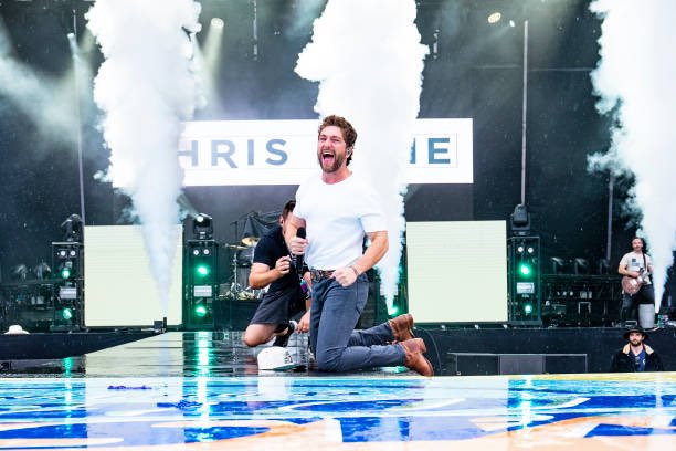 lifeintheclane's tweet photo. Flippin’ into the weekend like…
📸 Erika Goldring/Getty Images
@iamchrislane #chrislane #fasterhorses #fall #stagefall #flip #countrymusic #fillthemboots https://t.co/FCloCVCmL4